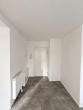 Flur_Blick auf Eingangstür - - Frisch saniert: Helle 2-Zi.-Wohnung mit TG