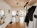 Flur_Blick Richtung Küche _ W - Helle 3-Zimmer-Wohnung mit Südbalkon in ruhiger Lage – Hochparterre in Ingelheim Frei-Weinheim