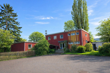Viel Platz für die ganze Familie – Wohnhaus mit Einliegerwohnung in Wiesbaden-Delkenheim, 65205 Delkenheim, Haus