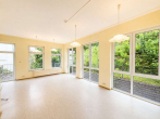 Gemeinschaftsraum_grauer Boden - Investmentobjekt Bad Schwalbach – 1.249 m² Grundstück, Umnutzung & Entwicklung zu Wohnraum denkbar