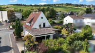 Drohnenaufnahme: Blick Richtun - Freistehendes Einfamilienhaus mit Garten, Bürobereich & Einliegerwohnung – Rüdesheim am Rhein