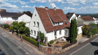 Drohnenaufnahme: Vorgarten - Freistehendes Einfamilienhaus mit Garten, Bürobereich & Einliegerwohnung – Rüdesheim am Rhein