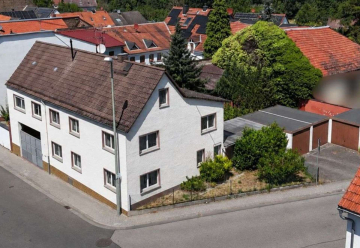 Zweifamilienhaus mit sofort bezugsfertigem Obergeschoss: 4 Garagen + großer Hof + ~179m² Nutzfläche, 65205 Wiesbaden, Haus