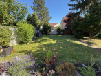 Außen Garten - Freistehendes ZFH – bezugsfertiges OG + 43 m² Nutzfläche im DG, Garten + 2 Garagen