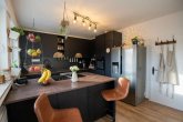 EG_Küche - Familienhaus mit Einliegerwohnung & Traumgarten – Wiesbaden-Delkenheim