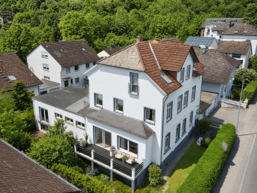 Großzügige und moderne Hochparterre-Wohnung +58 m² Hobbykeller, Doppelgarage und großem Garten, 65719 Hofheim am Taunus, Erdgeschosswohnung
