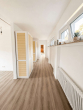 EG_Flur - Großzügige und moderne Hochparterre-Wohnung +58 m² Hobbykeller, Doppelgarage und großem Garten