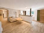 KG_Wohnraum mit Theke_1 - Großzügige und moderne Hochparterre-Wohnung +58 m² Hobbykeller, Doppelgarage und großem Garten