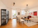 Wohnzimmer mit Blick auf Balko - Kernsanierter Altbau · 4 Zi. · 90 m² · 70 m vom Schlosspark-Biebrich entfernt