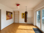 UG_Fitnessraum mit Terrassenzu - Unverbaubarer Blick ins Tal: Einfamilienhaus mit Loggia in Eppstein-Vockenhausen