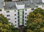 Hausfront - Weitblick inklusive: Eigentumswohnung mit Loggia in Nordenstadt