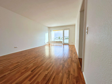 Weitblick inklusive: Eigentumswohnung mit Loggia in Nordenstadt, 65205 Wiesbaden, Etagenwohnung