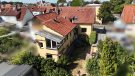 Hinterhaus_Drohnenshot Garten_ - Zwei Gebäude auf grünem Grundstück: Doppelhaushälfte mit Hinterhaus in Hattersheim-Okriftel