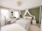 DG_Schlafzimmer - Dreifamilienhaus mit großem Garten: Modernisiertes EG sofort frei, OG + DG vermietet, +Ausbaureserve